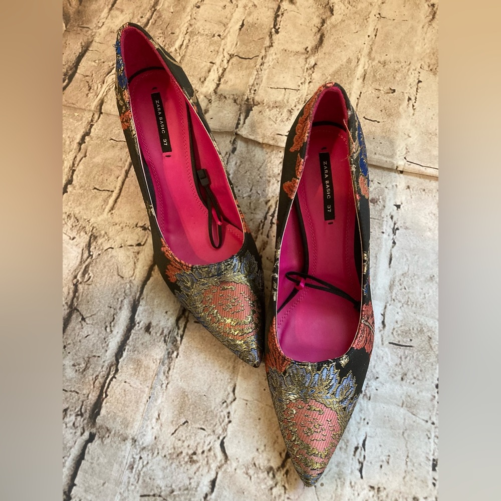 Nwot Zara, Basic Multiple Color Pattern Fabric Up… - image 2